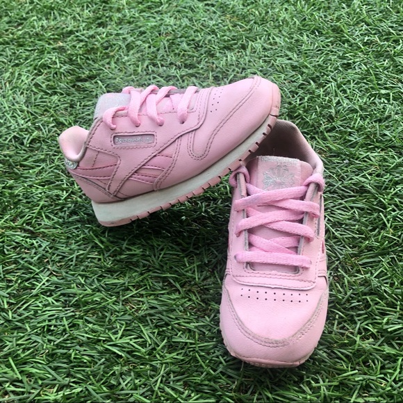 Reebok Pink Classic Leather shoes little girls (7) - Picture 2 of 7
